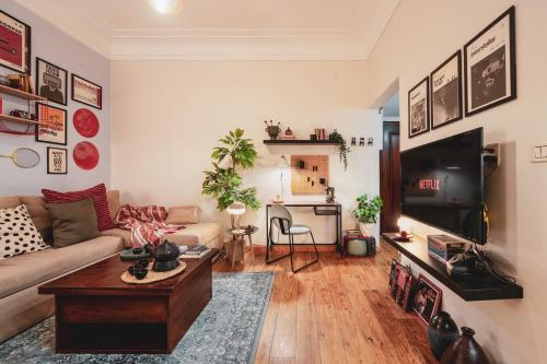 a living room with a couch and a tv at Retro Nutshell! in Cairo