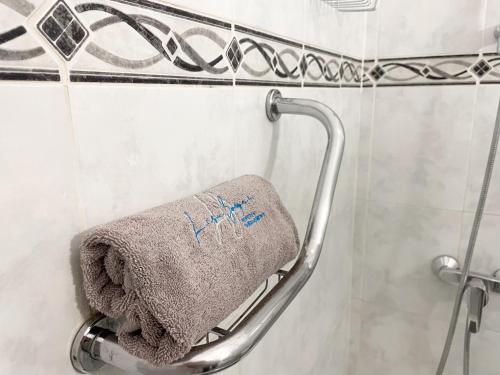 a towel hanging on a towel rack in a shower at Apartamento T1, Praia da Rocha - Edificio Mar Azul in Portimão