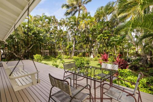 Zahrada ubytování Upscale Kailua Getaway Steps to Swim Beach!