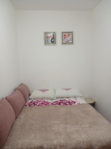 Vuode tai vuoteita majoituspaikassa Apartman Nikčević