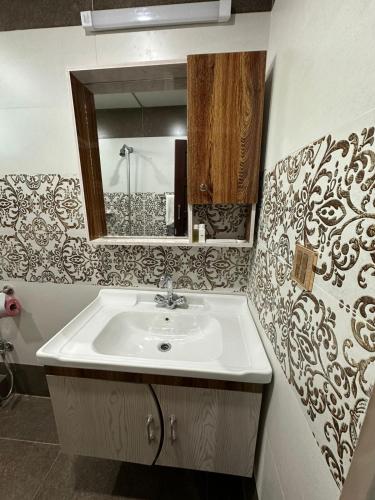 a bathroom with a sink and a mirror at Hotel Summer Palace Murree in Murree