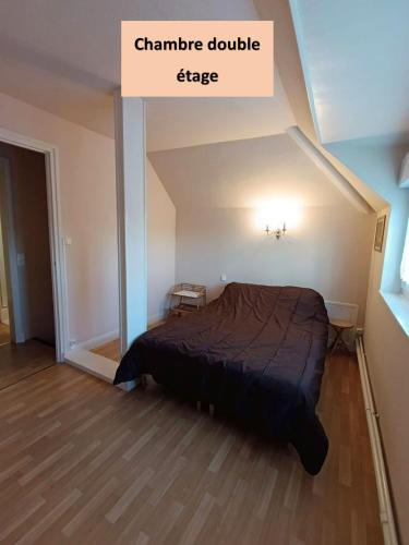 - une chambre mansardée dans l'établissement Maison LE TOUQUET 6 pers, à Le Touquet-Paris-Plage