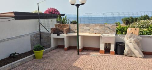 a balcony with a sink and a street light at Kenzia in Agnone Bagni