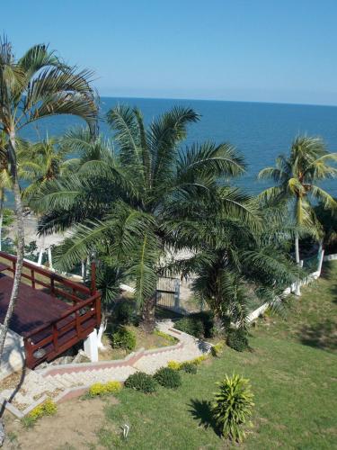 a view of the ocean from a resort with palm trees at Casa Carabela, Omoa, Cortes in Omoa