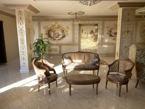 Pyramid view! Sleeps 13