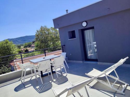 Gallery image of Four Shades Luxury Suites in Sarti