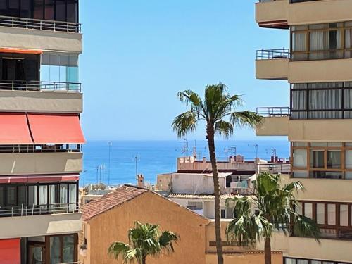 Exquisite Central 2 Bedroom apt, Pool, Views