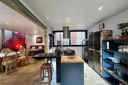 Kuchyň nebo kuchyňský kout v ubytování Atypique Loft avec Clim et Patio en Hyper Centre