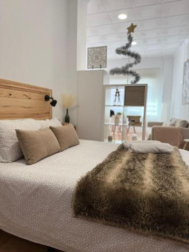 a bedroom with a bed with a brown blanket on it at APARTAMENTO TURISTICO LEO BAENA in Baena