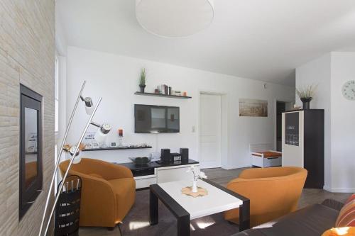 a living room with two chairs and a table at Strandvilla Baabe 20 ABENDROT in Baabe