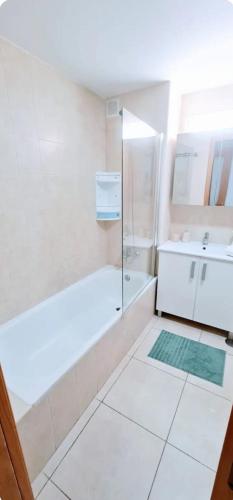 Nueva Andalucía habitación coqueta