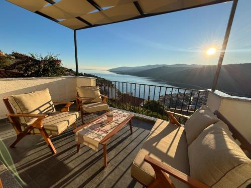 Amor, flat with private hot tub, breathtaking views and free parking in a garage, bookable all year round, Also take a look at our flat Coccolina