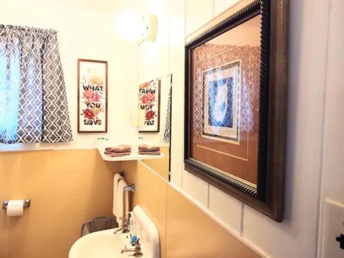 Bilik mandi di #09 - Large Lakeview One Bedroom- Pet Friendly