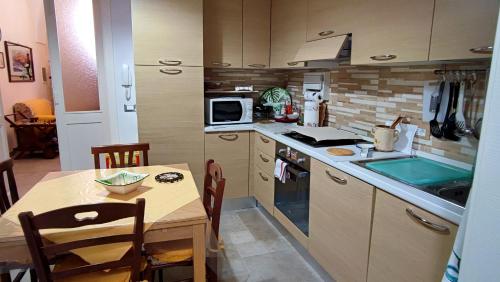 Kuchyň nebo kuchyňský kout v ubytování Casa Sofia: comodi e tranquilli