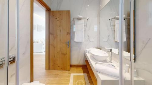 Kúpeľňa v ubytovaní 3 Muses Luxury Villas