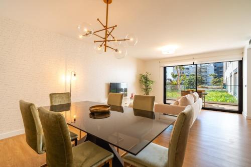 Suite Q - Supermarket - Pool - AC - Private Parking Spot