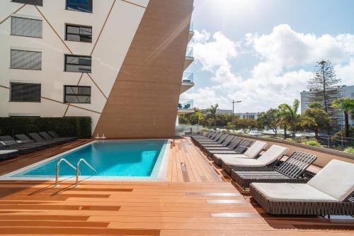 Suite Q - Supermarket - Pool - AC - Private Parking Spot