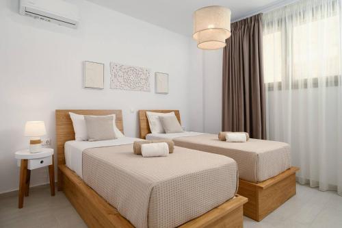 A bed or beds in a room at Ammokrinos Luxury Homes, 150m From Sea
