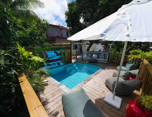 Piscina a Villa Pitayaa o a prop