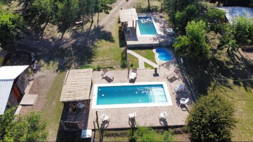 an overhead view of a swimming pool with chairs and a house at Cabañas misueño in Villa Ciudad de America