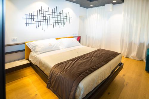 a bedroom with a large bed in a room at Callas Luxury Suite Verona in Verona