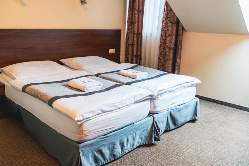 a bedroom with two beds with towels on them at Nad Borkiem in Kosarzyn