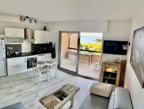 Dapur atau dapur kecil di Casamea - Marinella T2, Vue Mer, Plage à 2min,