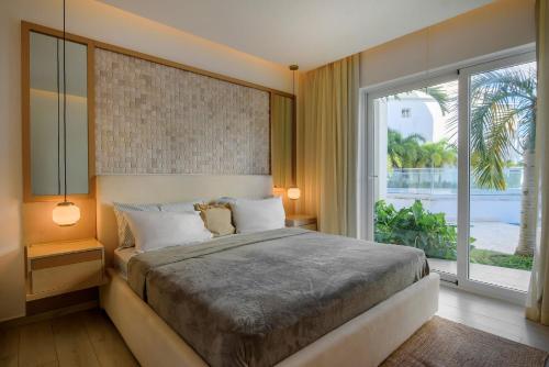 Giường trong phòng chung tại Playa Coral | Oasis Frente a la Piscina