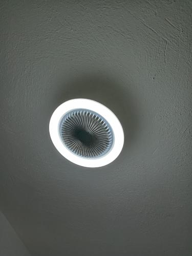 a ceiling with a light in the middle of a ceiling at Depto con PISCINA PUENTE DEL MAR ACAPULCO in Acapulco