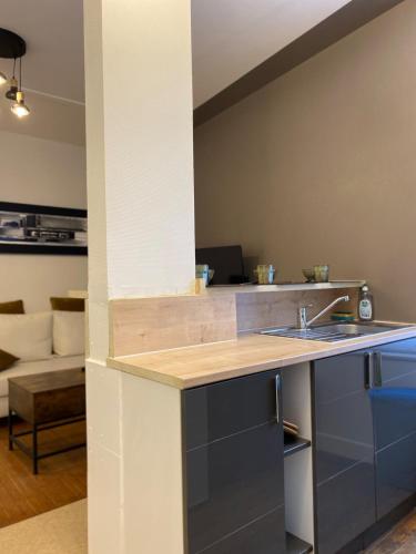 a kitchen with a sink and a counter top at Château, poteries, vins et randonnées in Saint-Amand-en-Puisaye