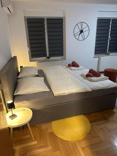 Ένα ή περισσότερα κρεβάτια σε δωμάτιο στο Studio apartman SKY