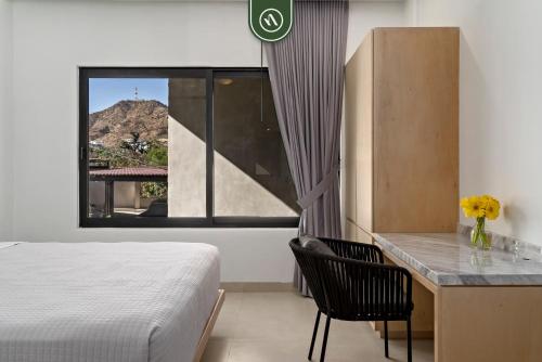 Ένα ή περισσότερα κρεβάτια σε δωμάτιο στο Condo near Marina - Downtown - Pool - King