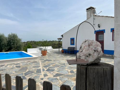 Bazén v ubytování Monte do Saltamontes nebo v jeho okolí