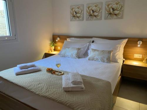 Katil atau katil-katil dalam bilik di Maistro Suites With Pool, Matala