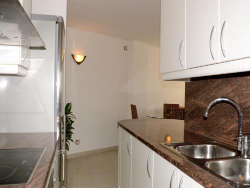 Beachfront Apartment in Estartit with Garden