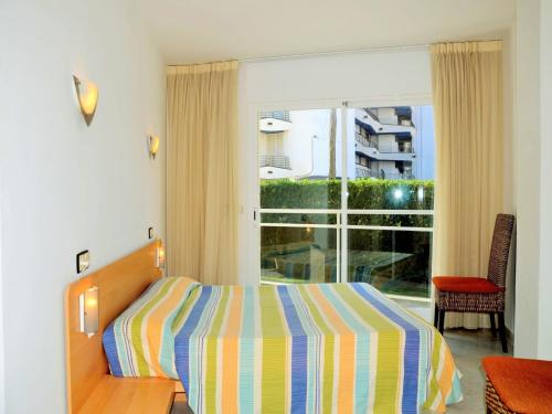 Beachfront Apartment in Estartit with Garden