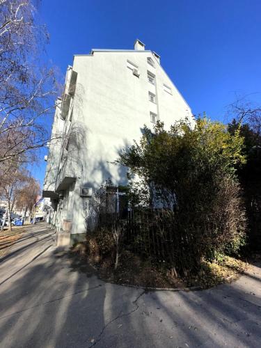 Zen Modern Studio - Private Entrance & Free Parking - Near Antunović