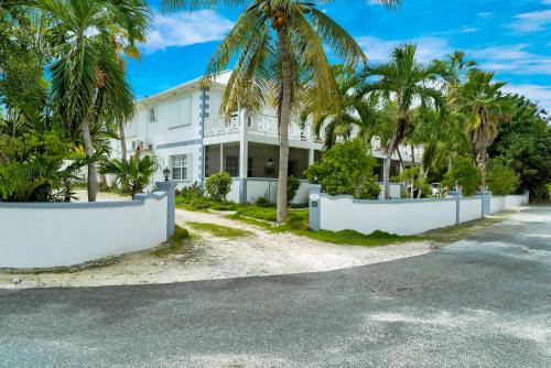 Relaxing Island Retreat Steps to Grace Bay Beach photo 2