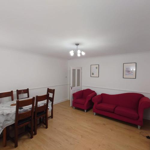 Posezení v ubytování RF-Entire House-Central Scotland-Falkirk, Self-Check-in , Pet-friendly and with Parking