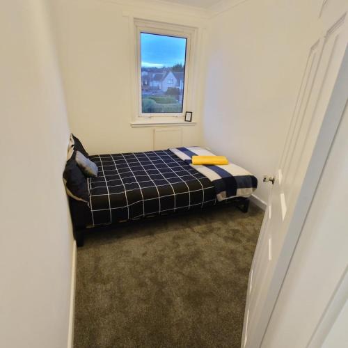Postel nebo postele na pokoji v ubytování RF-Entire House-Central Scotland-Falkirk, Self-Check-in , Pet-friendly and with Parking
