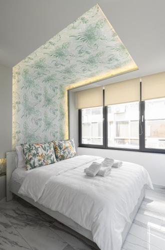 Innovative majestic corner suite in Ladadika