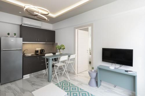 Innovative majestic corner suite in Ladadika