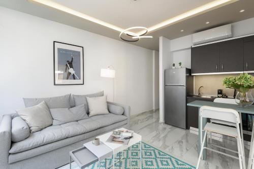Innovative majestic corner suite in Ladadika