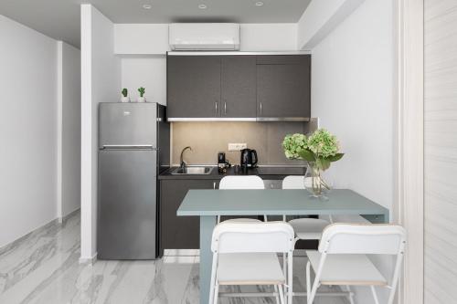 Innovative majestic corner suite in Ladadika