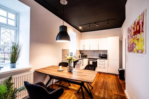 a kitchen and dining room with a wooden table at 4 Zimmer hochwertig saniertes Cityapartment ruhig gelegen in Brunsbüttel