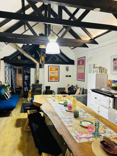 Gallery image of UNIQUE BARN FARM STAY RIVER View fireplace pet friendly firepit bbq in Hertford