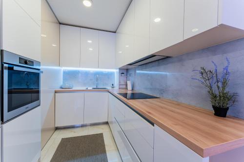 Flexible SelfCheckIns 128 - Zagreb - Garage - Loggia - New