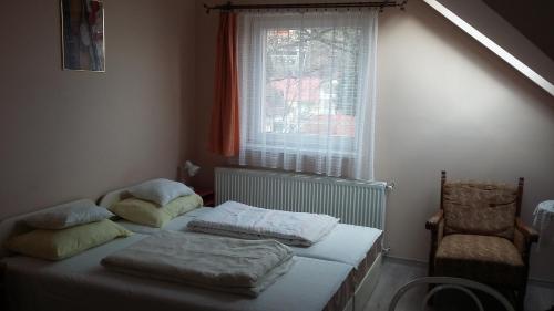 Katil atau katil-katil dalam bilik di Hejő Apartman