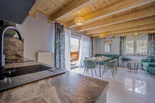 a kitchen and living room with a table and chairs at Szafranowe Wzgórze III-Dom z parkingiem, Sauna, zew Jacuzzi in Karpacz