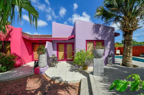 a house painted in pink and purple at Cadushi Apartments in Oranjestad